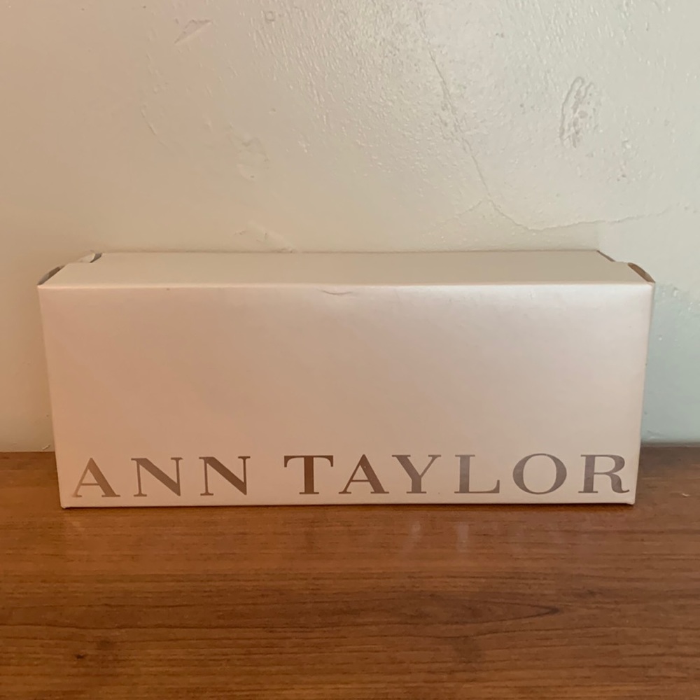 Ann Taylor Flat shoe size 8